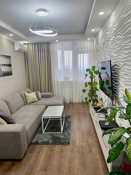 Продаж 2к квартири 63 кв. м на вул. Рональда Рейгана 40 Київ - зображення 1