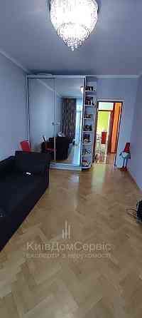 Продам 2к 56 м2 сталінка Маккейна Либідська Звіринецька Київ