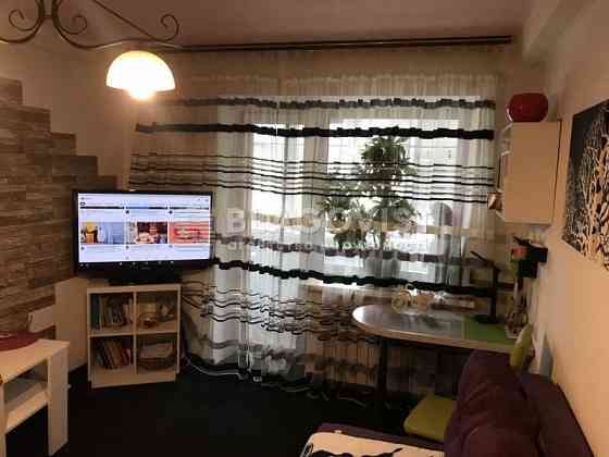 Продам 2 комнатную Кирилловская , 117 м "Почайна" 10 минут Київ