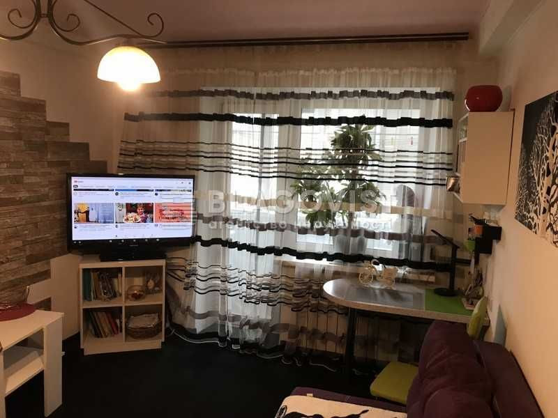 Продам 2 комнатную Кирилловская , 117 м "Почайна" 10 минут Київ - зображення 1