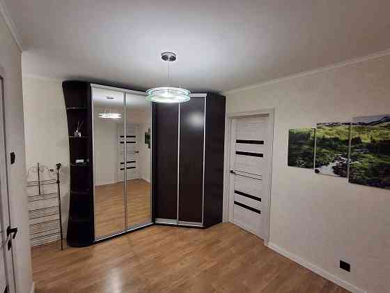 Велика 2-ох кімнатна квартира с видом на парк Ірпінь