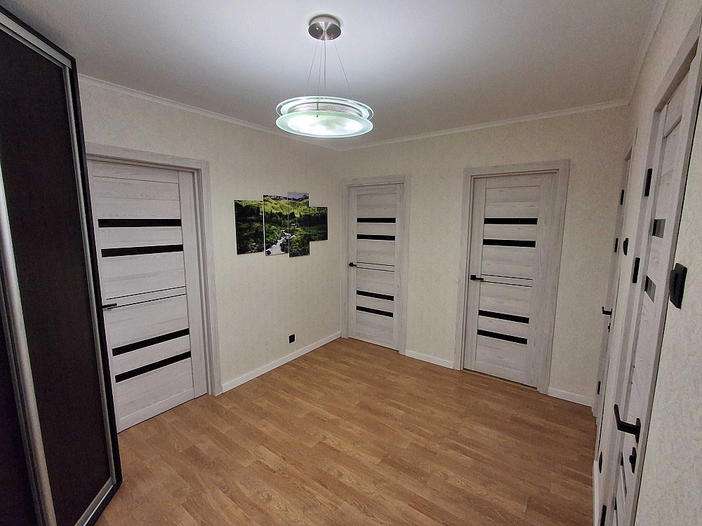 Велика 2-ох кімнатна квартира с видом на парк Ірпінь - зображення 4