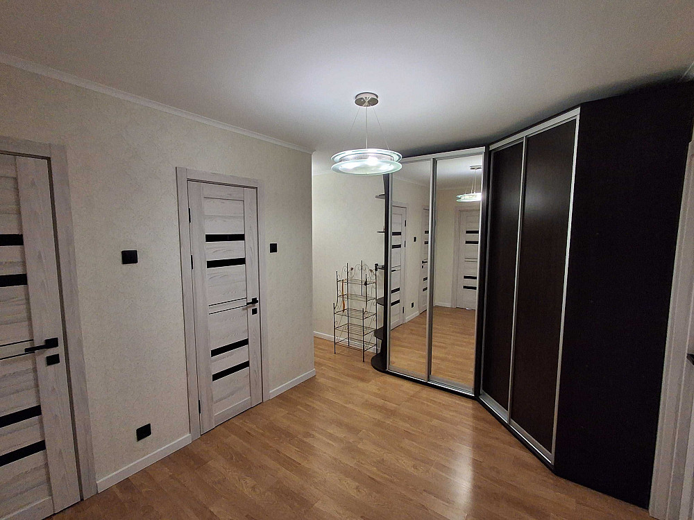 Велика 2-ох кімнатна квартира с видом на парк Ірпінь - зображення 7