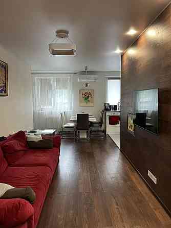 3 кімн Центр Ямська 35, метро Палац Украіна -11 хв Київ