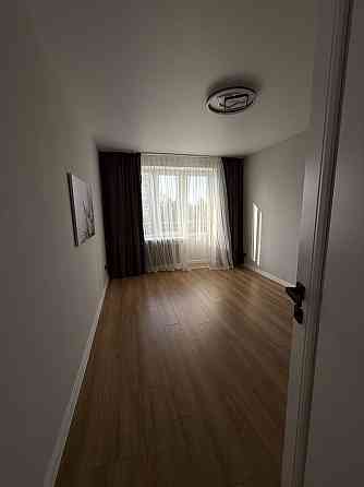 Двохкімнатна на середньому поверсі з ремонтом 