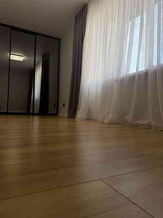 Двохкімнатна на середньому поверсі з ремонтом 