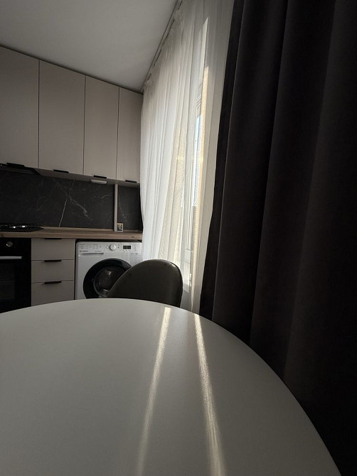 Двохкімнатна на середньому поверсі з ремонтом  - зображення 7