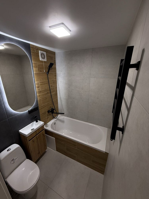 Двохкімнатна на середньому поверсі з ремонтом  - зображення 3