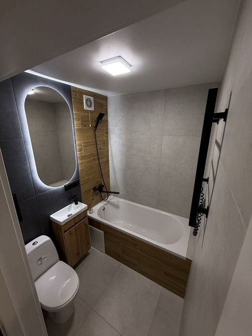 Двохкімнатна на середньому поверсі з ремонтом  - зображення 4