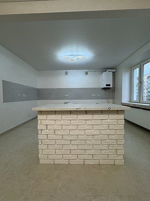 Продам 3-х кімн.- студіо в центрі Кам`янець-Подільський - зображення 1