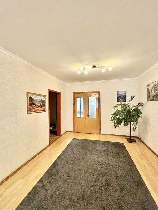 ПРОДАЖ 3к з ремонтом! вул. Вишняківська" Будинок 2000 року Киев - изображение 2