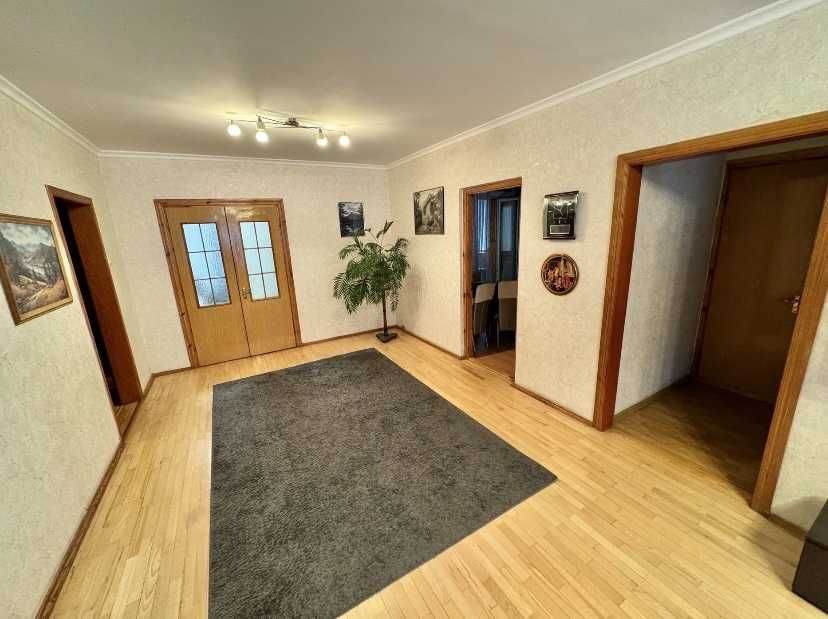 ПРОДАЖ 3к з ремонтом! вул. Вишняківська" Будинок 2000 року Киев - изображение 4