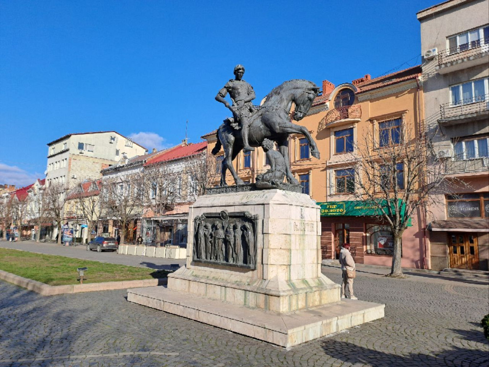 Продаж трьох кімнатной квартири в центрі міста Мукачева. Мукачево - изображение 1