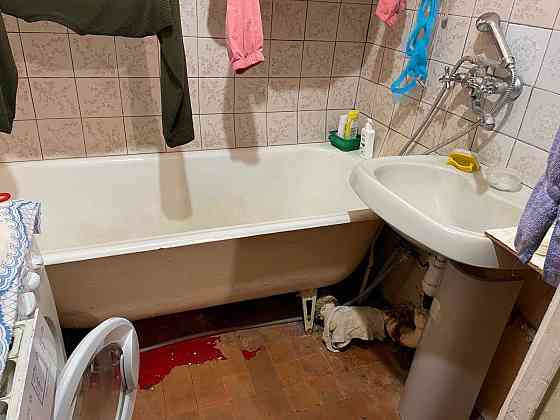 2х кімнатна 1-й этаж, панельний, Оболонський пр. 500м от м. Минская Київ