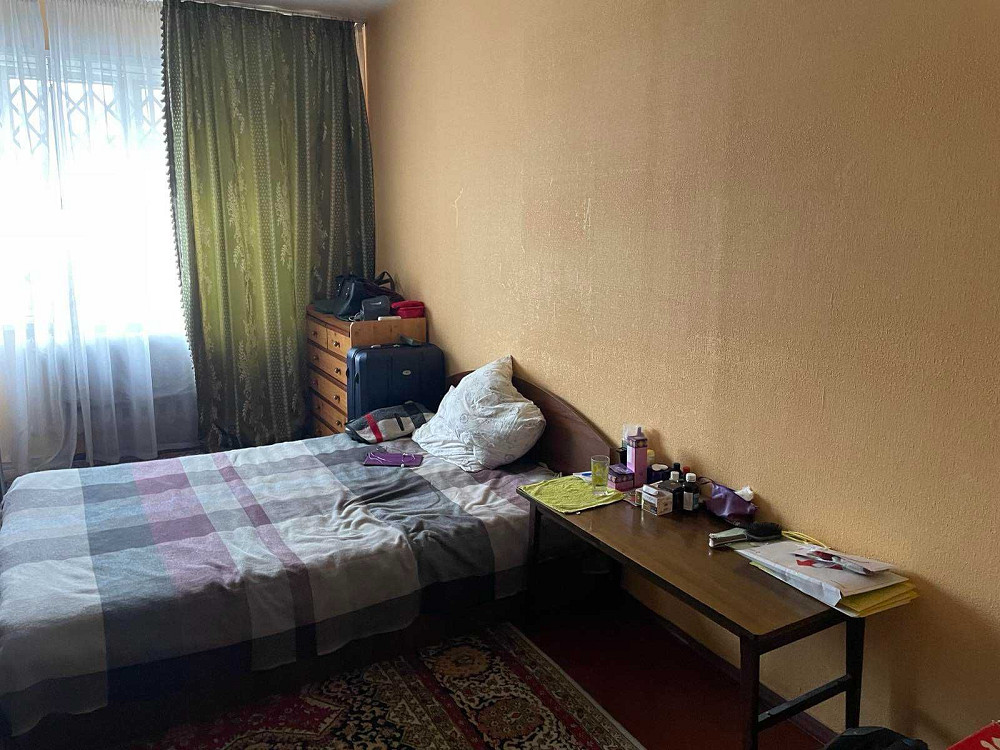 2х кімнатна 1-й этаж, панельний, Оболонський пр. 500м от м. Минская Київ - зображення 1