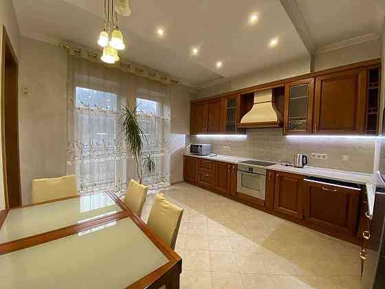 Здається 3х кімн.квартира вул.Назарівська 11, м.Університет, Центр Київ