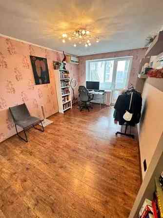 Продам ! 2х ком квартира / три лоджии р-он пр. Науки Днепр