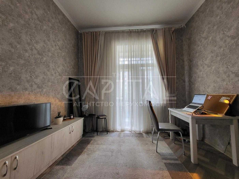 Продажа квартиры 47м2 в ЦАРСКОМ ДОМЕ потолки 3.27м Жилянская Центр Киев - изображение 1