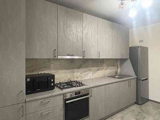 1-к. квартира в новобудові з панорамними вікнами та ремонтом за вул. Ивано-Франковск