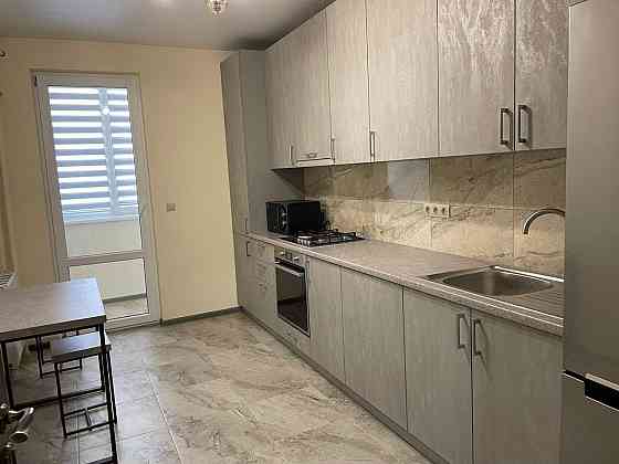 1-к. квартира в новобудові з панорамними вікнами та ремонтом за вул. Ивано-Франковск