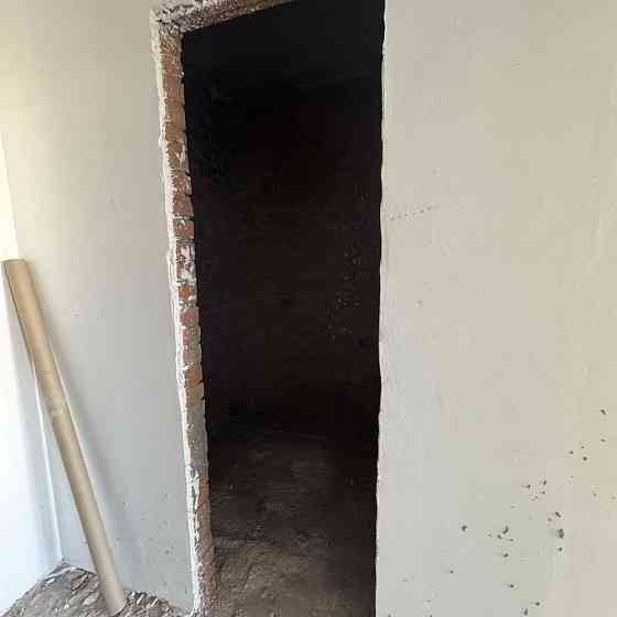 Однокімнатна мінімальне оформлення поруч школа Буча