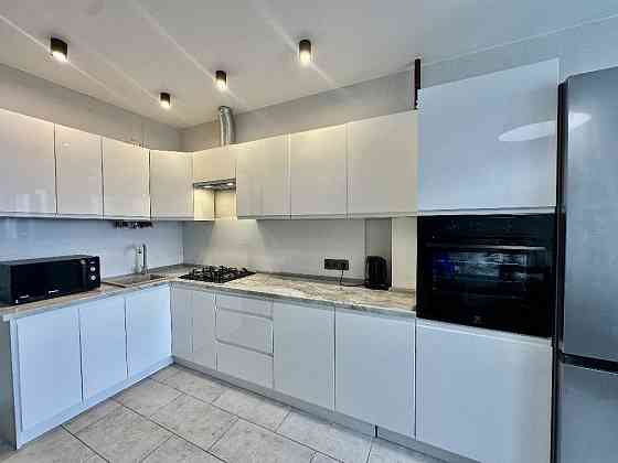 Повноцінна двокімнатна квартира з сучасним ремонтом та меблями. Без % Буча