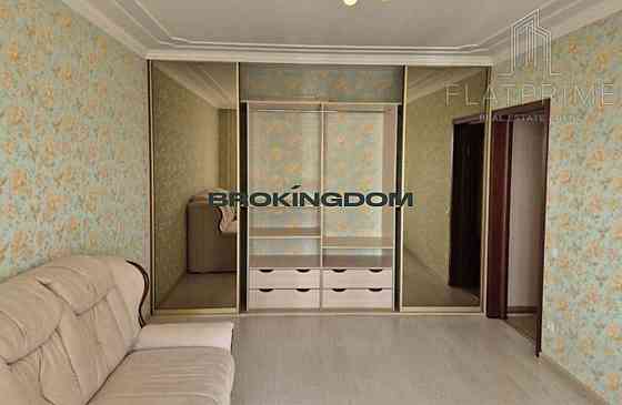 Продаж 2к квартири вул. Ревуцького Київ