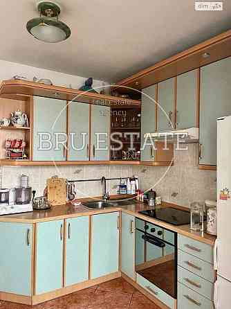 Продаж 2к квартири 56 кв.м. Осокорки Крушельницької 3А Киев