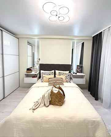 Продам 2-кімнатну (РОЗДІЛЬНІ КІМНАТИ)квартиру в ЖК Нова Англія ВЛАСНИК Киев