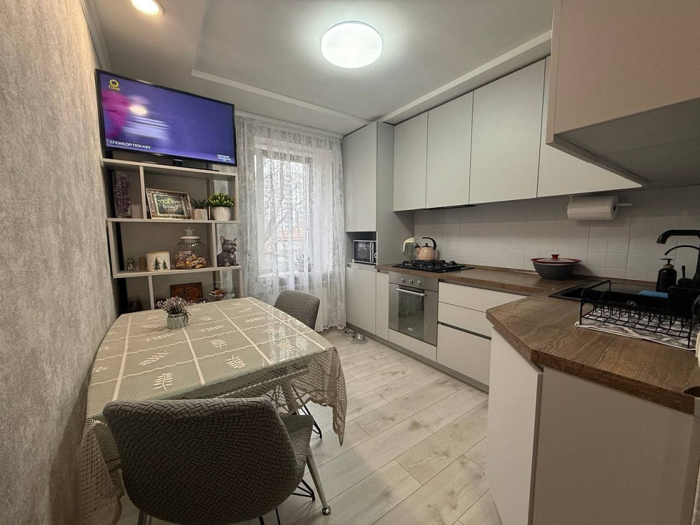 2х комнатная квартира с ремонтом 51 кв.м. на Бугаевской Одесса - изображение 1