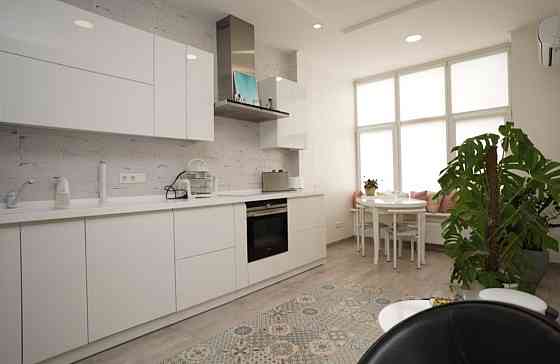 Оренда.Без комісії 2-к квартира  та паркінг. Печерськ Коновальця 36Е Київ