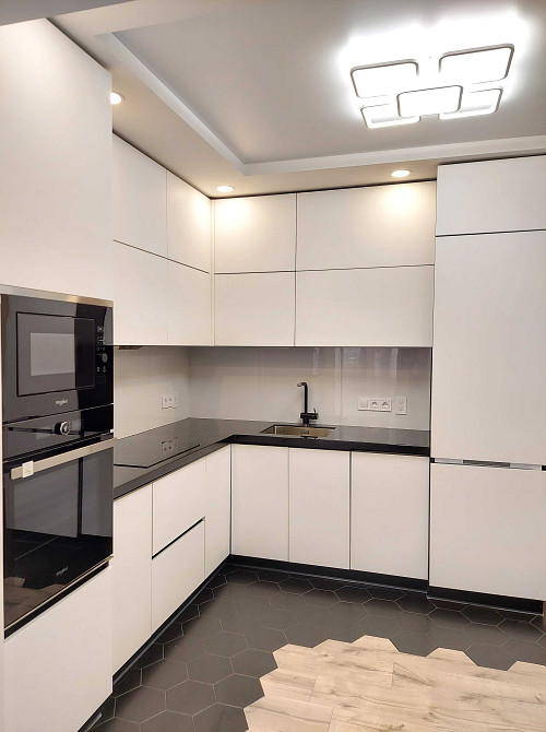 Оренда 1к квартира  в.Мельника 10.Центр ( р-н Стометрівки) Ивано-Франковск - изображение 2