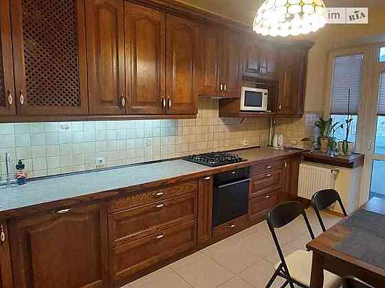 Оренда 2-кімнатної квартири на вул. Зелена
Личаківський р-н. Є балкон Львів