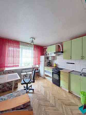 Простора 1-на квартира на Воскресінці, бул. Перова, 15В Київ