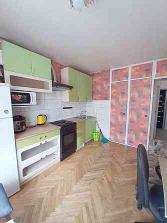 Простора 1-на квартира на Воскресінці, бул. Перова, 15В Київ