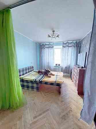 Простора 1-на квартира на Воскресінці, бул. Перова, 15В Київ