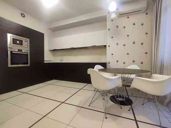 Простора 4-кімнатна квартира. ЖК Пори року, вул. Кудряшова, 16. Київ