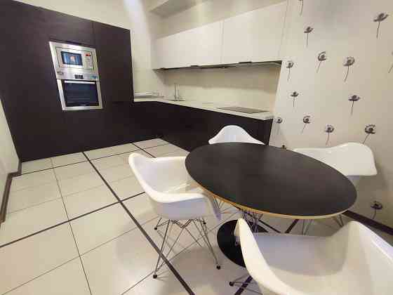 Простора 4-кімнатна квартира. ЖК Пори року, вул. Кудряшова, 16. Київ