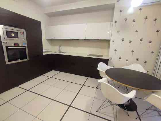 Простора 4-кімнатна квартира. ЖК Пори року, вул. Кудряшова, 16. Київ