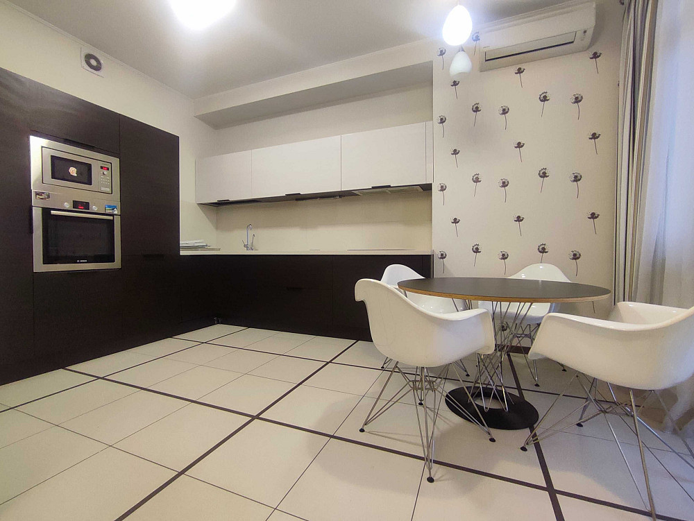 Простора 4-кімнатна квартира. ЖК Пори року, вул. Кудряшова, 16. Київ - зображення 1