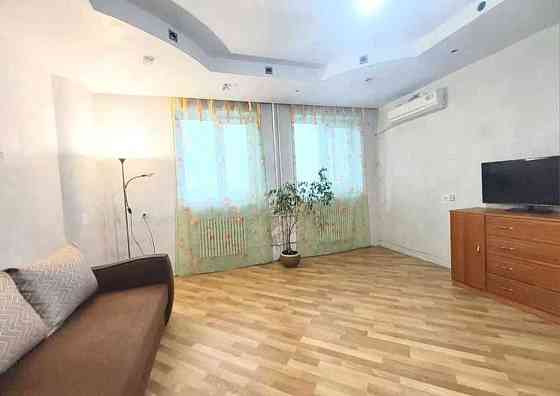 Продаю 1-к  54 м2 метро Спортивная, проспект Гагарина, Новострой Харків