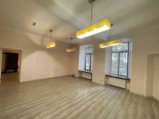 Простора 2-кімнатна з ремонтом в Приморському районі Одеса