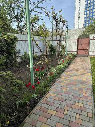 Квартира на земле с хорошим участком-альтернатива дому в черте города Одеса