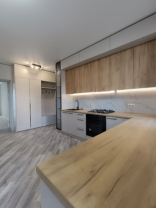 Однокімнатна 50м2 в центрі міста Івано-Франківськ - зображення 1