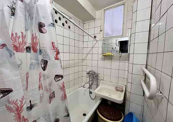 Кубанской  Украины ( Жукова ) 21, угол Шолом Алейхема Київ