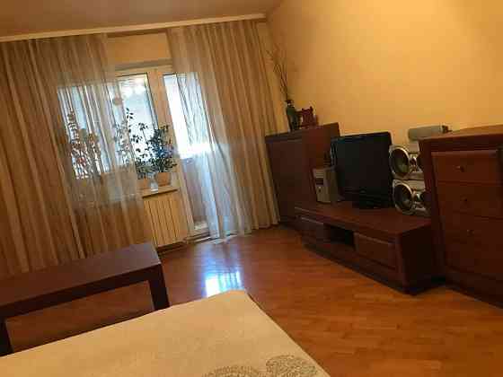 Здам в оренду 2к квартиру по вул. Гетьмана (Караваєві дачі) Київ