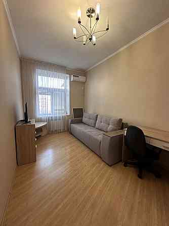 Реальная 2-ка в Центре, Площадь Конституции, ТЦ Никольский Харків