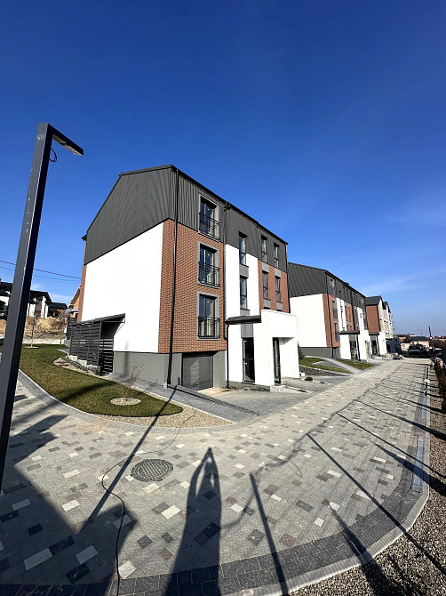 Продаж двокімнатна 60 мкв Львів Винники 2 поверх секція 5 Винники - изображение 1