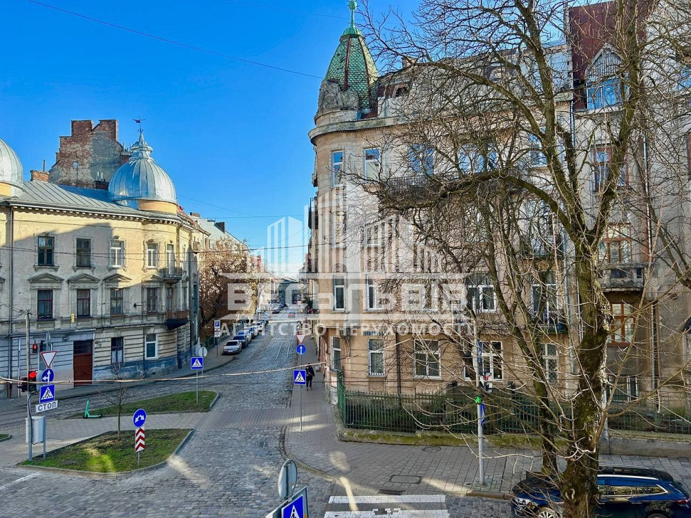 Унікальна 3-кімнатна квартира у серці старого Львова вул. Коновальця Львов - изображение 1