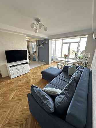 Продам простору, світлу квартиру з новим ремонтом. Всім укомплектована Киев